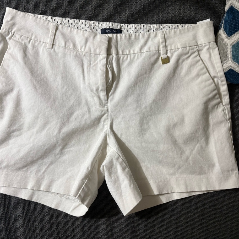 NAUTICA Women's Classic White Shorts,never worn!!